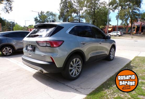Camionetas - Ford KUGA TITANIUM 2.5L HIBRID 2022 Electrico / Hibrido 35000Km - En Venta