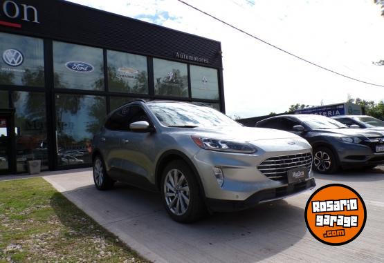 Camionetas - Ford KUGA TITANIUM 2.5L HIBRID 2022 Electrico / Hibrido 35000Km - En Venta