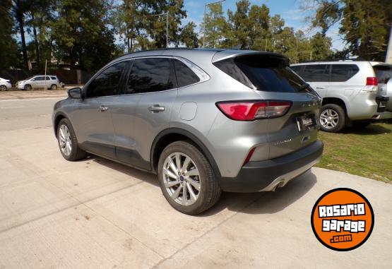 Camionetas - Ford KUGA TITANIUM 2.5L HIBRID 2022 Electrico / Hibrido 35000Km - En Venta