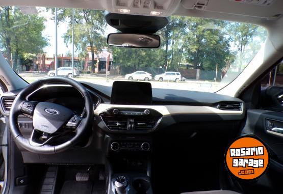 Camionetas - Ford KUGA TITANIUM 2.5L HIBRID 2022 Electrico / Hibrido 35000Km - En Venta