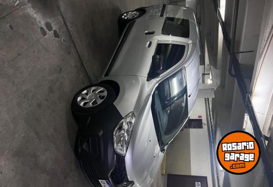 Utilitarios - Renault Kangoo 2024 GNC 30000Km - En Venta
