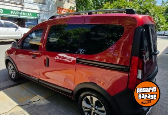 Utilitarios - Renault Kangoo Stepway 2020 GNC 114000Km - En Venta