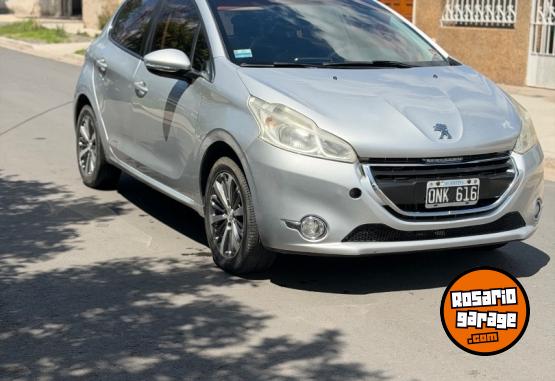 Autos - Peugeot 208 2015 Nafta 156000Km - En Venta
