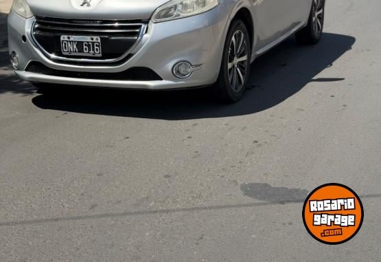 Autos - Peugeot 208 2015 Nafta 156000Km - En Venta