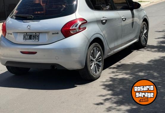 Autos - Peugeot 208 2015 Nafta 156000Km - En Venta