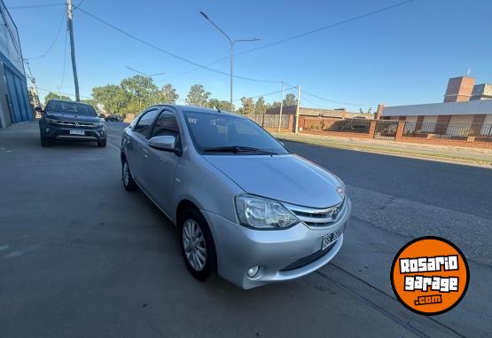 Autos - Toyota Etios XLS 2014 Nafta 140000Km - En Venta