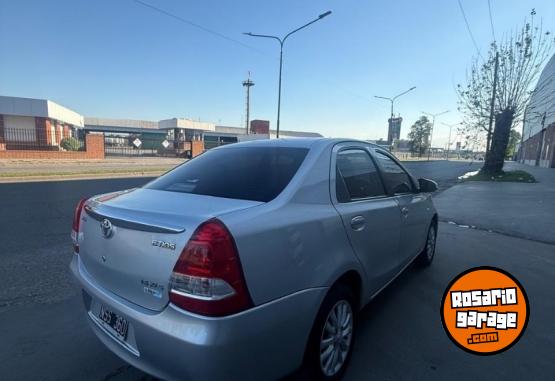 Autos - Toyota Etios XLS 2014 Nafta 140000Km - En Venta