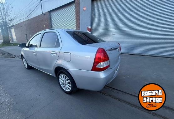 Autos - Toyota Etios XLS 2014 Nafta 140000Km - En Venta