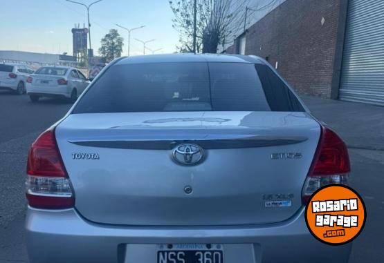 Autos - Toyota Etios XLS 2014 Nafta 140000Km - En Venta