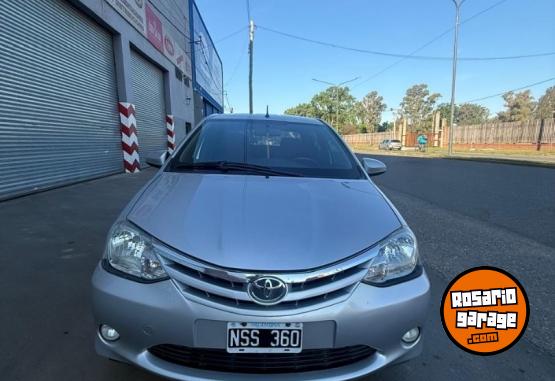 Autos - Toyota Etios XLS 2014 Nafta 140000Km - En Venta