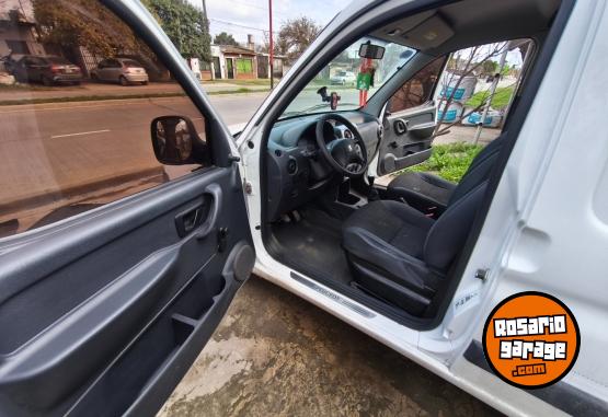Utilitarios - Peugeot Partner 2018 GNC 163000Km - En Venta