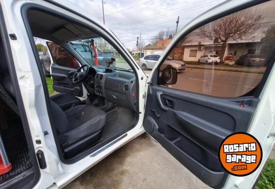 Utilitarios - Peugeot Partner 2018 GNC 163000Km - En Venta