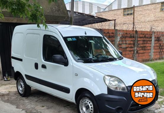 Utilitarios - Renault Kangoo 2016 Nafta 250000Km - En Venta