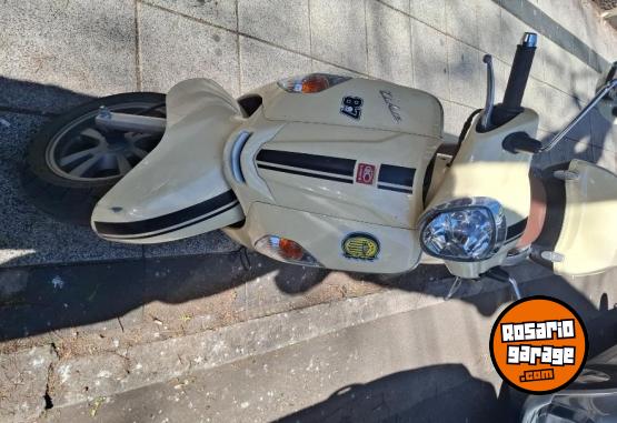 Motos - Kymco Like 2023 Nafta 7800Km - En Venta