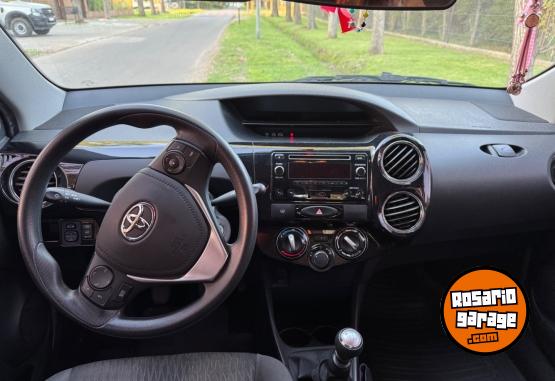 Autos - Toyota 2016 xs 2016 Nafta 70000Km - En Venta