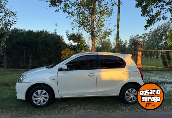 Autos - Toyota 2016 xs 2016 Nafta 70000Km - En Venta