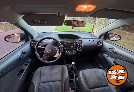 Autos - Toyota 2016 xs 2016 Nafta 70000Km - En Venta