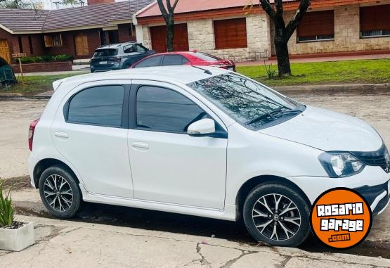 Autos - Toyota XLS PACK 2022 Nafta 66120Km - En Venta