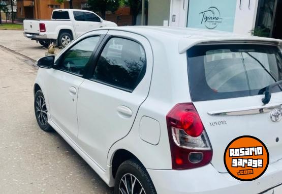 Autos - Toyota XLS PACK 2022 Nafta 66120Km - En Venta