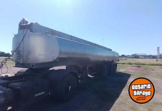 Camiones y Grúas - Cisterna de acero inox Indecar - En Venta