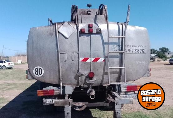 Camiones y Grúas - Cisterna de acero inox Indecar - En Venta
