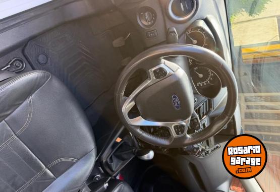 Autos - Ford Fiesta Titanium 2017 Nafta 92000Km - En Venta