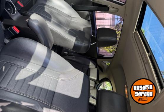 Autos - Ford Fiesta Titanium 2017 Nafta 92000Km - En Venta