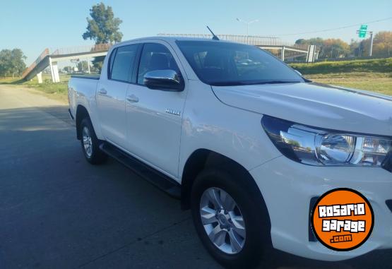 Camionetas - Toyota Toyota Hilux SRV 4x2 2019 Diesel 73000Km - En Venta