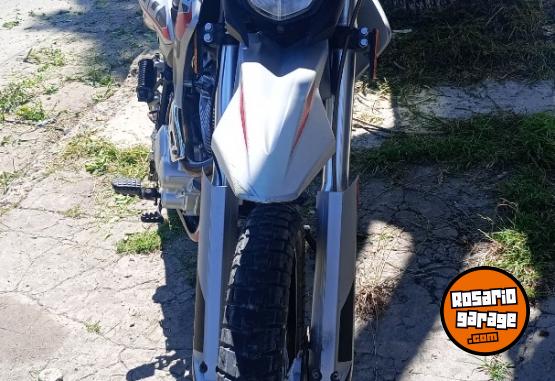 Motos - Motomel Skua 150 silver 2023 Nafta 13000Km - En Venta