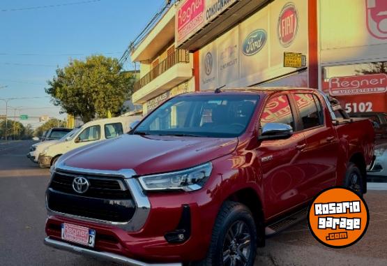 Autos - Toyota HILUX SRV 4X2 2024 Diesel 7900Km - En Venta