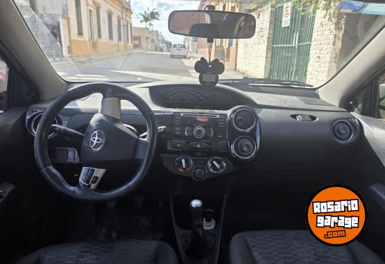 Autos - Toyota Etios XLS 2014 Nafta 83000Km - En Venta