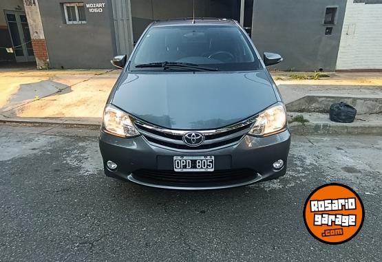 Autos - Toyota Etios 2015 Nafta 86000Km - En Venta