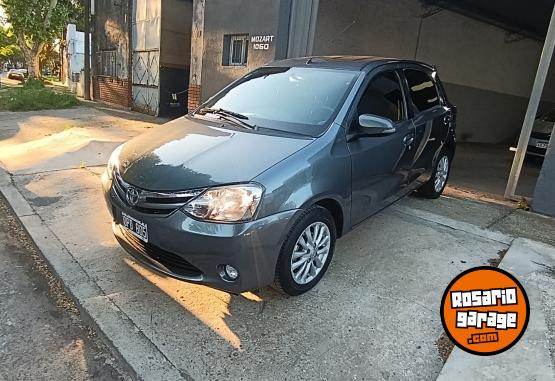 Autos - Toyota Etios 2015 Nafta 86000Km - En Venta
