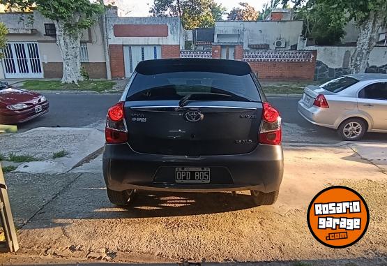 Autos - Toyota Etios 2015 Nafta 86000Km - En Venta
