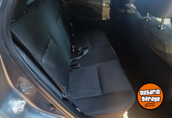 Autos - Toyota Etios 2015 Nafta 86000Km - En Venta