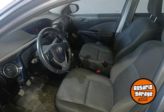Autos - Toyota Etios 2015 Nafta 86000Km - En Venta