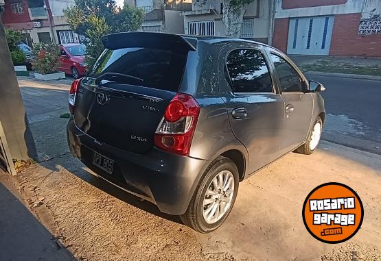 Autos - Toyota Etios 2015 Nafta 86000Km - En Venta