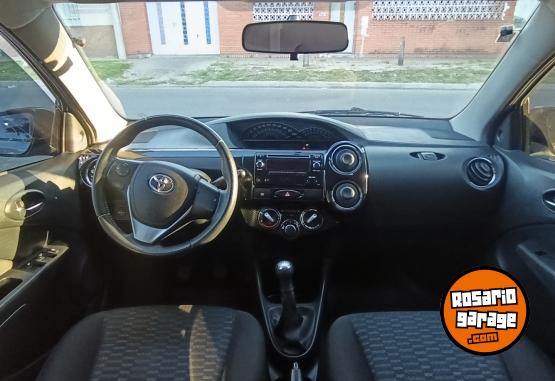 Autos - Toyota Etios 2015 Nafta 86000Km - En Venta