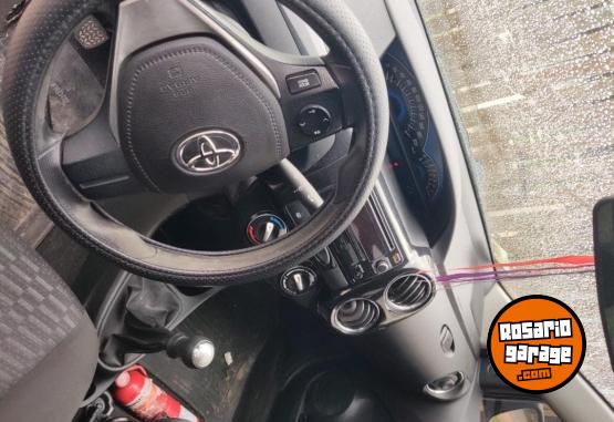 Autos - Toyota Etios xs 2016 Nafta 176000Km - En Venta