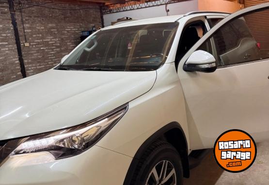 Camionetas - Toyota SW 4 SRX 2017 Diesel 180000Km - En Venta