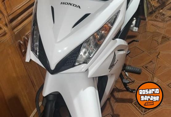 Motos - Honda Versión Full (Disc) 2024 Nafta 6500Km - En Venta