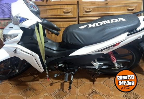 Motos - Honda Versión Full (Disc) 2024 Nafta 6500Km - En Venta