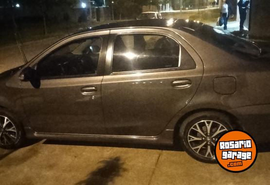 Autos - Toyota Etios xls 2021 Nafta 130000Km - En Venta