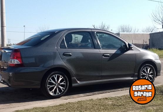 Autos - Toyota Etios xls 2021 Nafta 130000Km - En Venta