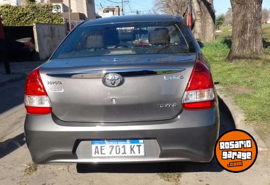 Autos - Toyota Etios xls 2021 Nafta 130000Km - En Venta