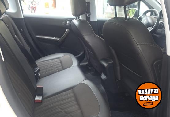 Autos - Peugeot 2008 LELINE 2017 Nafta 106944Km - En Venta