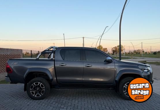 Camionetas - Toyota Hilux 2025 Diesel 21000Km - En Venta