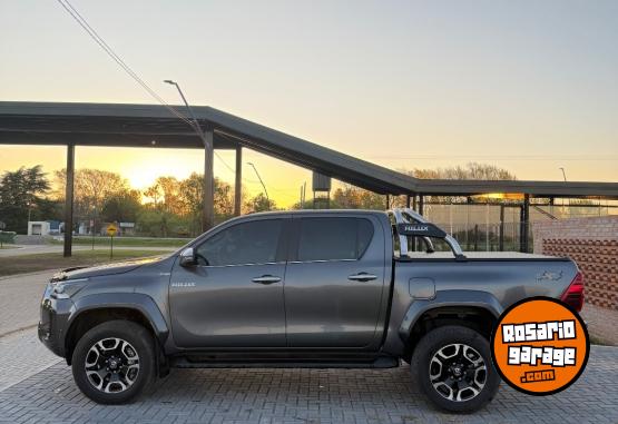 Camionetas - Toyota Hilux 2025 Diesel 21000Km - En Venta
