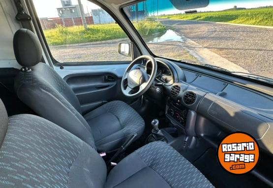 Utilitarios - Renault kangoo 1.6 furgon 2017 Nafta 106000Km - En Venta