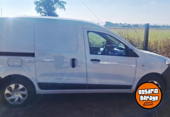 Utilitarios - Peugeot Kangoo 2022 GNC 18000Km - En Venta